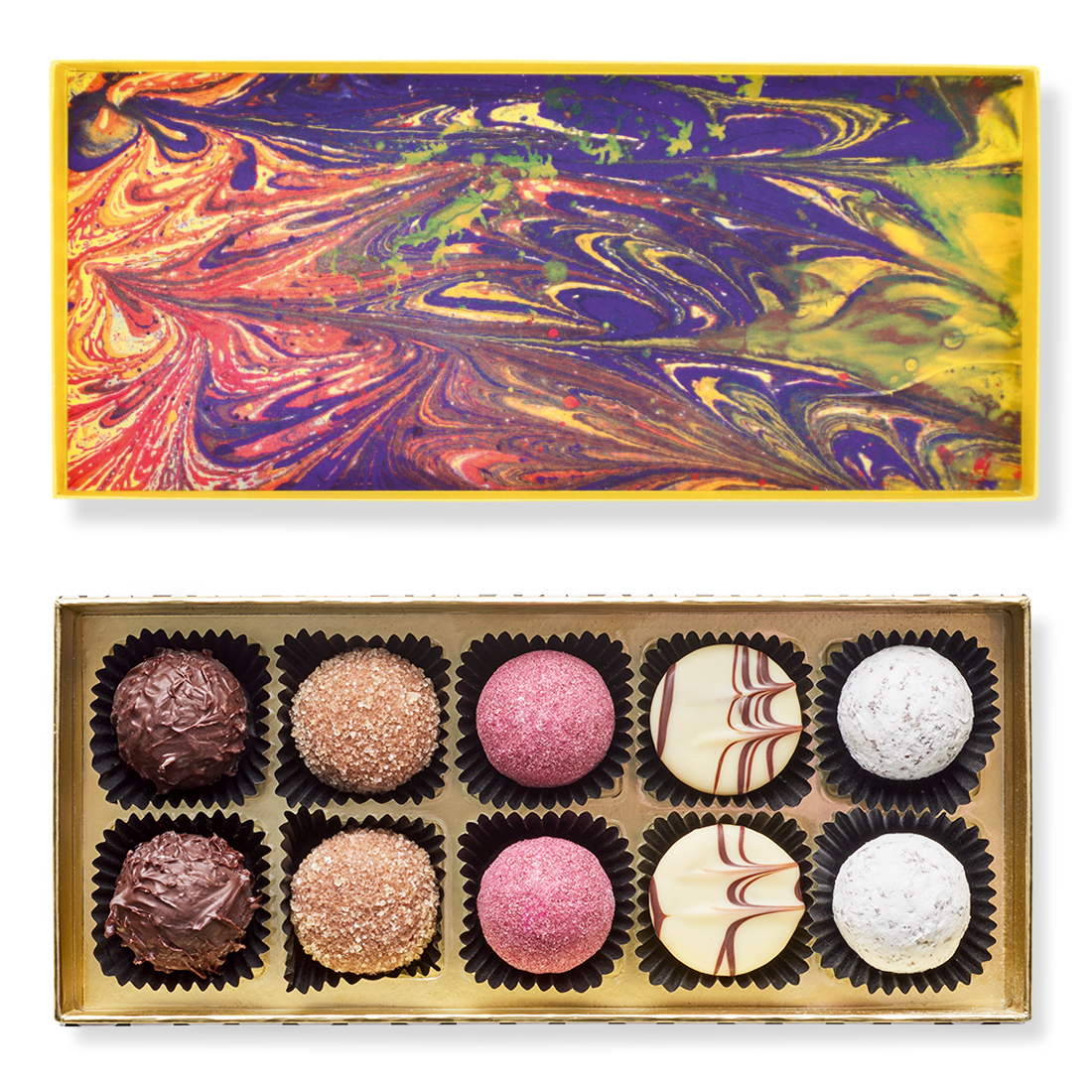 Produktbild: Klassische Pralinenschachtel, Ansicht vom Deckel innen mit Marmormuster gelb-mehrfarbig und Innenansicht mit zehn unterschiedlichen Pralinen in fünf Sorten