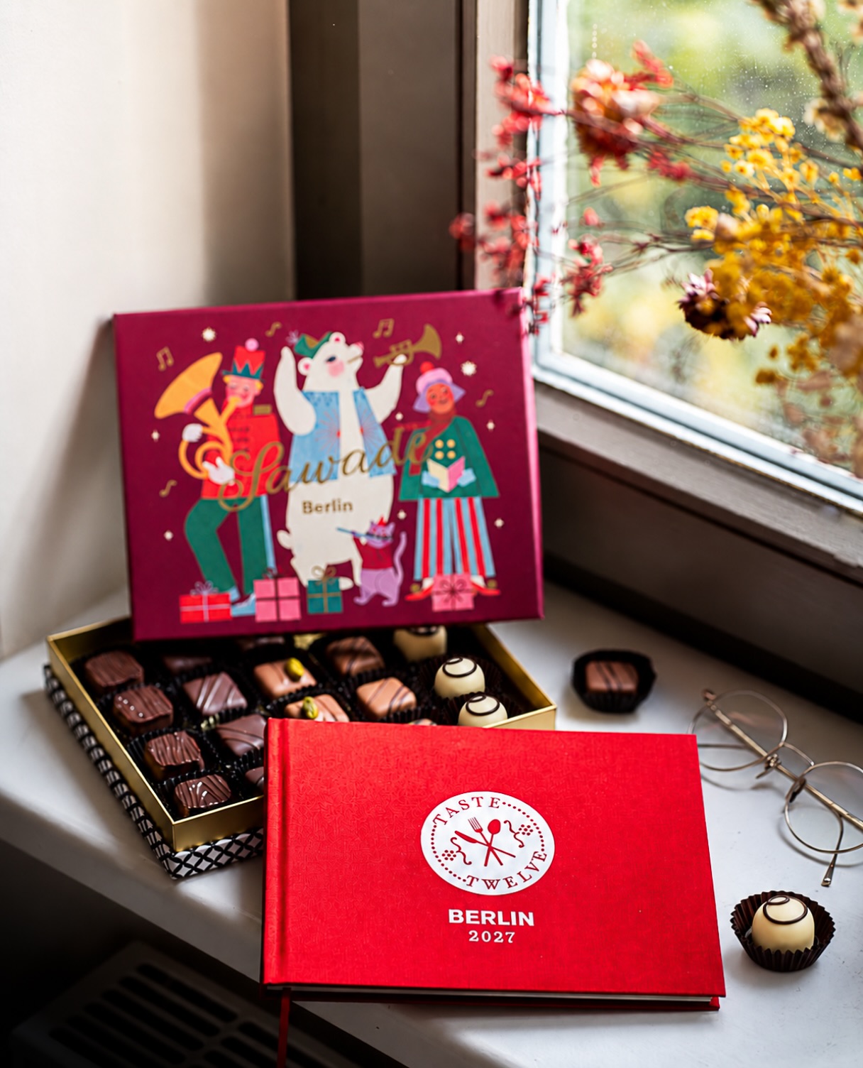 GIVEAWAY: Good taste comes in pairs.❤️
Gemeinsam mit @tastetwelve verlosen wir 5 Genuss-Bundles, bestehend aus dem Restaurantführer TasteTwelve 2027 und unserer festlichen Pralinenschachtel »Musikanten«. Für alle, die guten Geschmack lieben – auf dem Teller und in Pralinenform.
So nimmst du teil:
- Folge @sawade.berlin & @tastetwelve
- Like diesen Beitrag
- Markiere die Person in den Kommentaren, mit der du am liebsten neue Restaurants und Pralinen entdecken möchtest.
Das Giveaway endet am Mittwoch, 28. Oktober 2026 um 23:59 Uhr. Die Gewinner:innen werden per DM kontaktiert.
Dieses Gewinnspiel steht in keiner Verbindung zu Meta und wird nicht von Meta gesponsert oder unterstützt. Teilnahme ab 18 Jahren, nur für Personen mit Wohnsitz in Deutschland.
#gewinnspiel #giveaway #verlosung